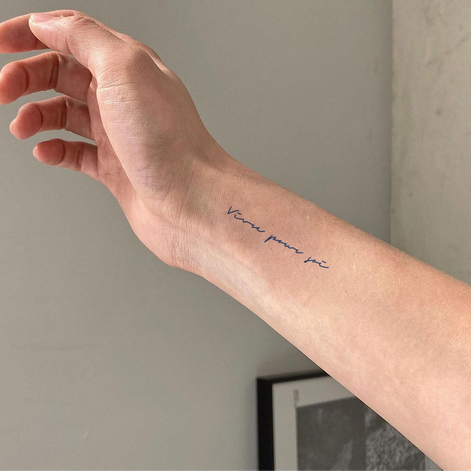 "Vivez Pour Vous Inspirational Herbal Tattoo Sticker (Lasts 10 - 14 Days)"